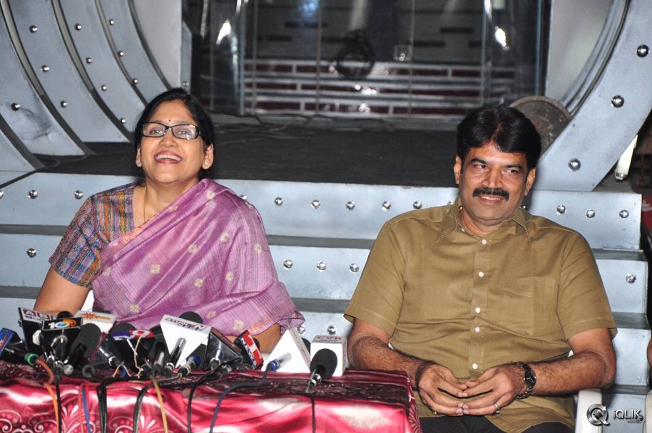 Aatadukundam-Raa-Movie-Press-Meet